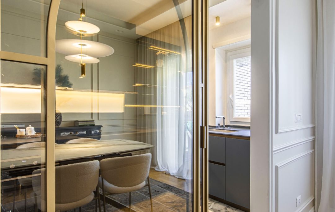 Il blu, la luce e un’idea di casa.
